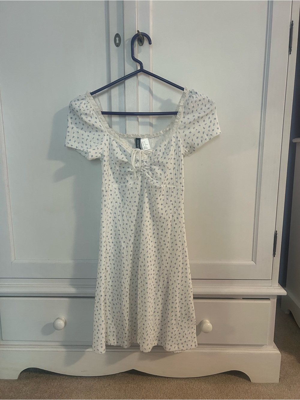 H&M White Floral Tie-Front Short Sleeve Dress